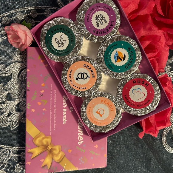 5 pounds of Amazon returns you pick the category. I filled the box. - Picture 12 of 13